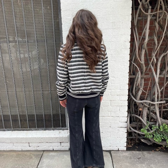 BCBGeneration Reversible quilted Black & white bomber jacket Size small - Picture 2 of 7